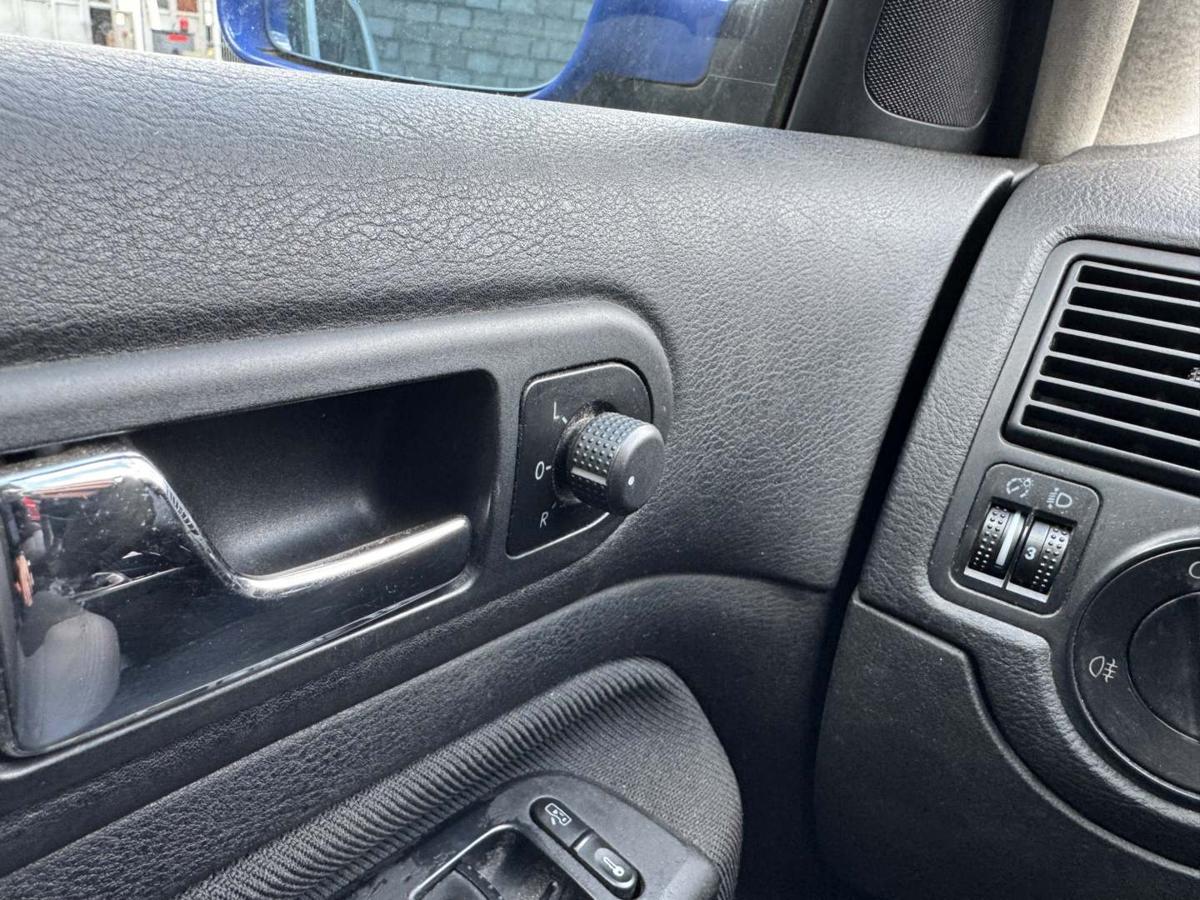 VW Golf 4 original Au&szlig;enspiegel rechts elektrisch verstellbar beheizt LA5C Surfblau Bj.2001